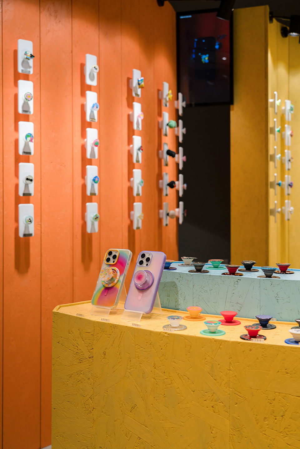 popsockets pop up store by tens atelier