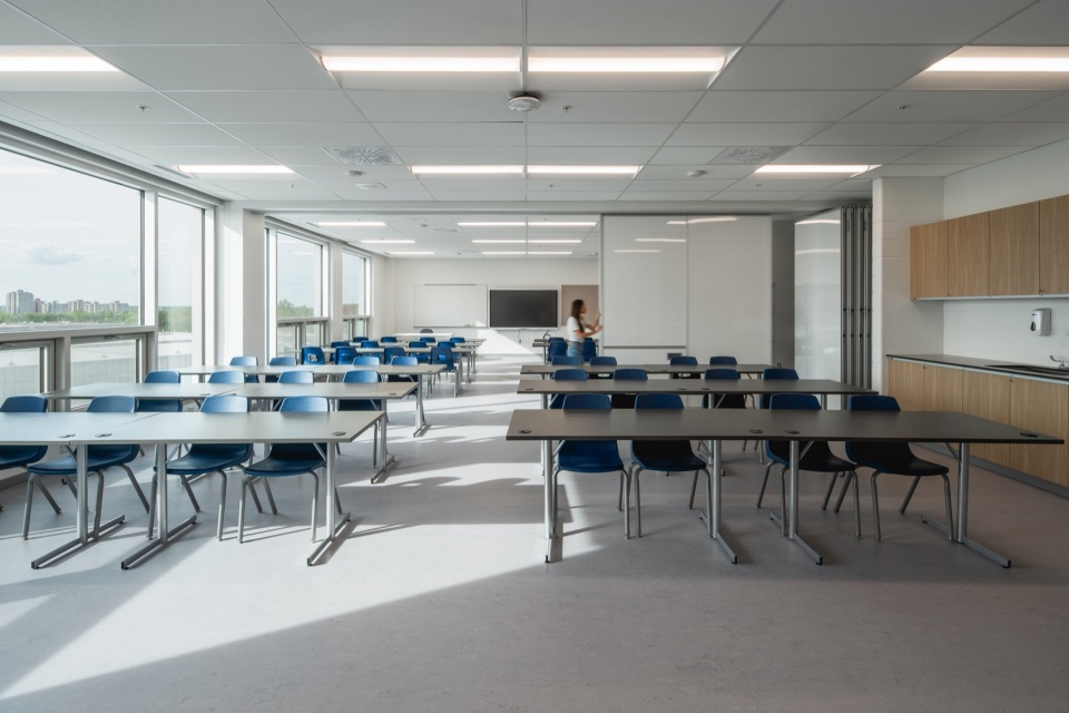 Two New High Schools by TLA UN NEUF