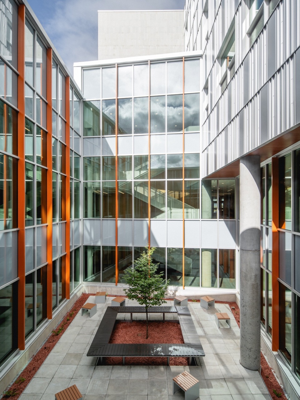 Two New High Schools by TLA UN NEUF