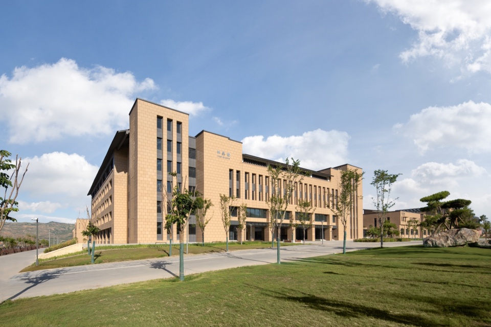 Qinghai Institute of Technology by THAD
