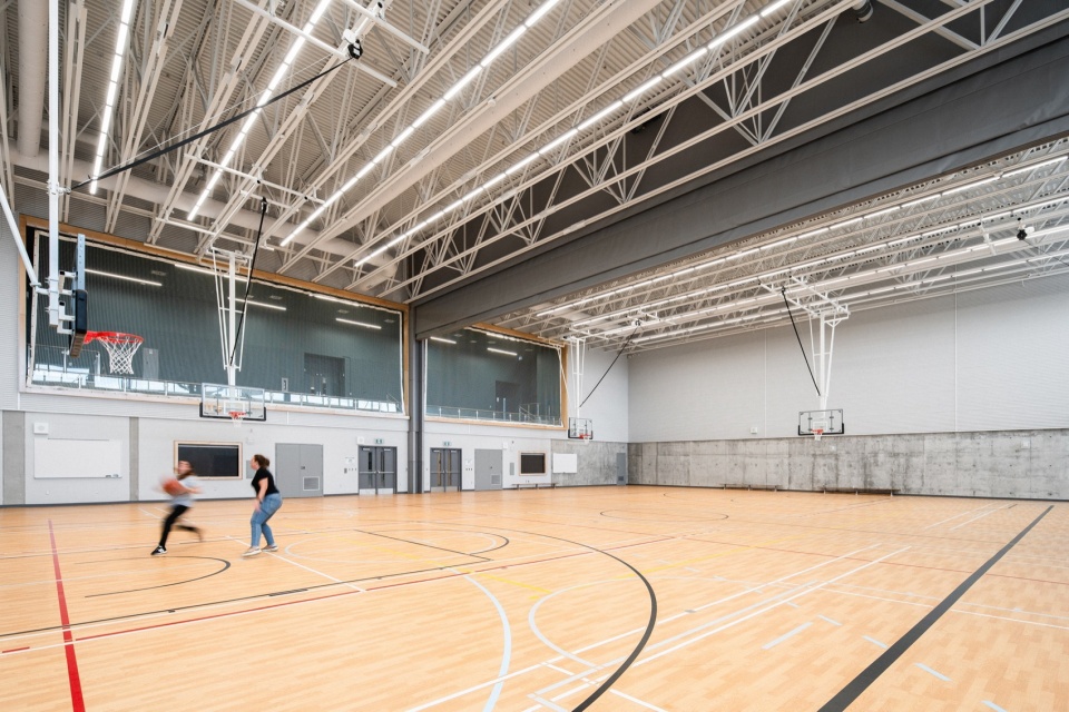 Two New High Schools by TLA UN NEUF