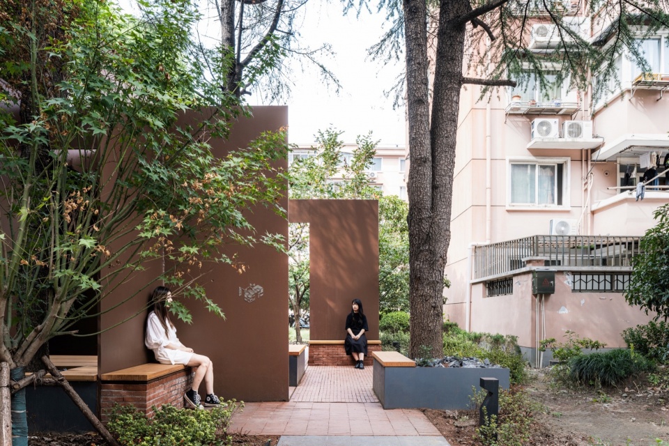 从南向北看纸片屋的室外小空间划分 @CreatAR Images paper house