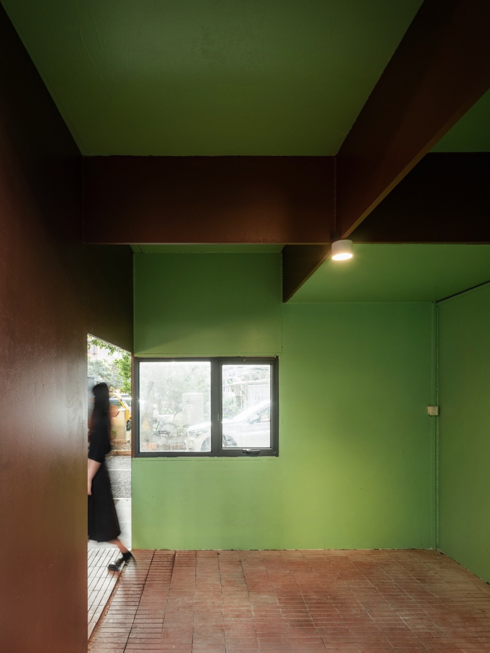 居民投票选择“苹果绿”为纸片屋中男性活动室内部主色调 @CreatAR Images paper house