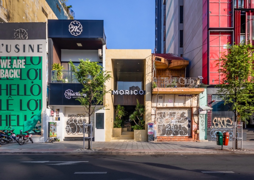 pct01 exterior day morico