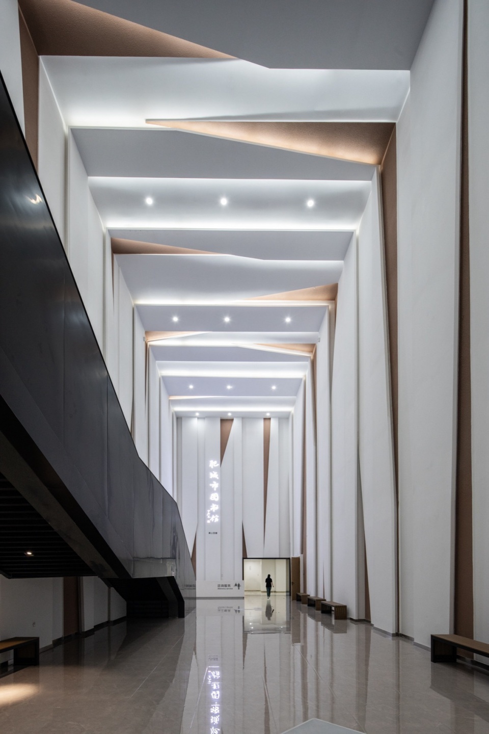 图书馆大厅 版权：中国建筑设计研究院有限公司品筑工作室 feicheng civiv center