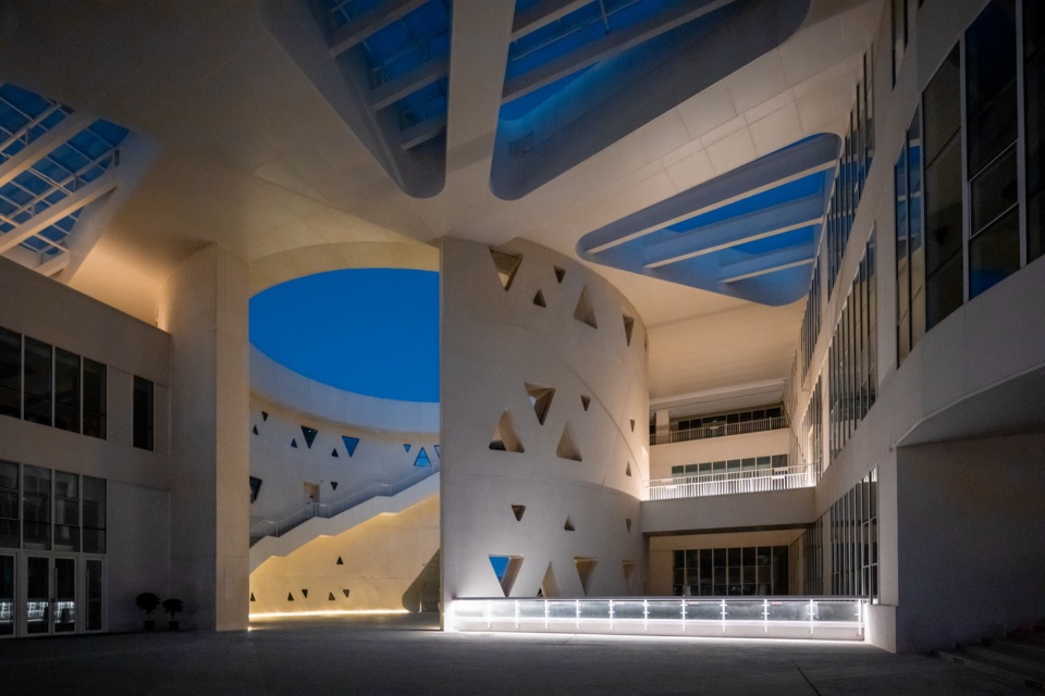 圆庭夜色 版权：中国建筑设计研究院有限公司品筑工作室 feicheng civiv center