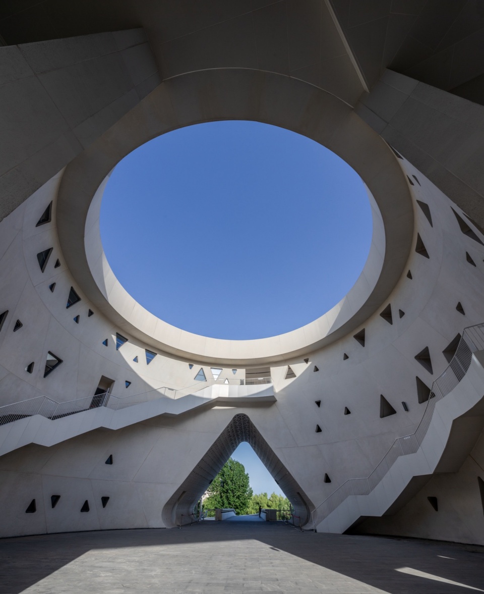 圆形中庭 版权：中国建筑设计研究院有限公司品筑工作室 feicheng civiv center