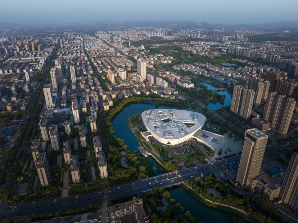 龙山河畔 西北向鸟瞰 版权：中国建筑设计研究院有限公司品筑工作室 feicheng civiv center