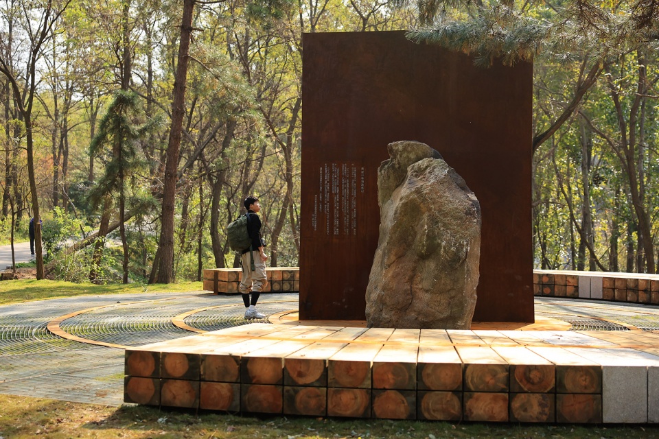king kong monument by atelier scale