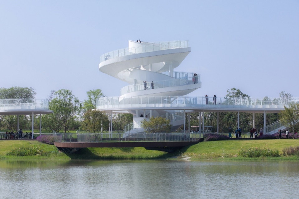 Lujiatan Wetland Park Commercial Service Center
