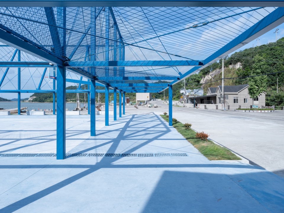 blue court by found projects atelier noirs