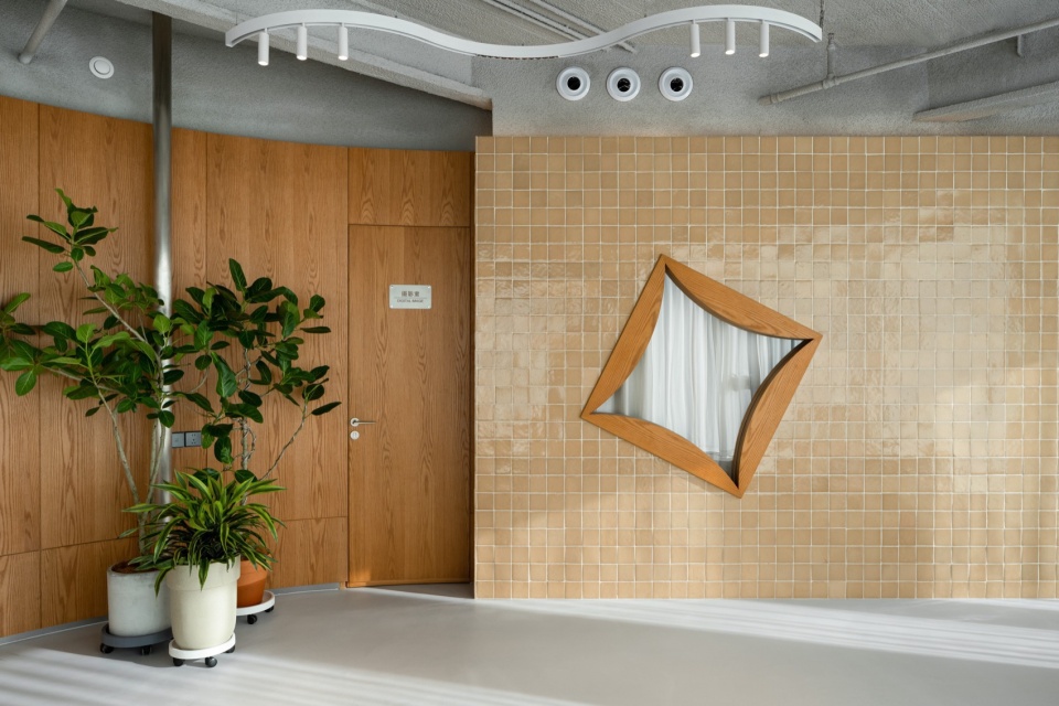 诹 Wan Qianshana clinic by studio yo u