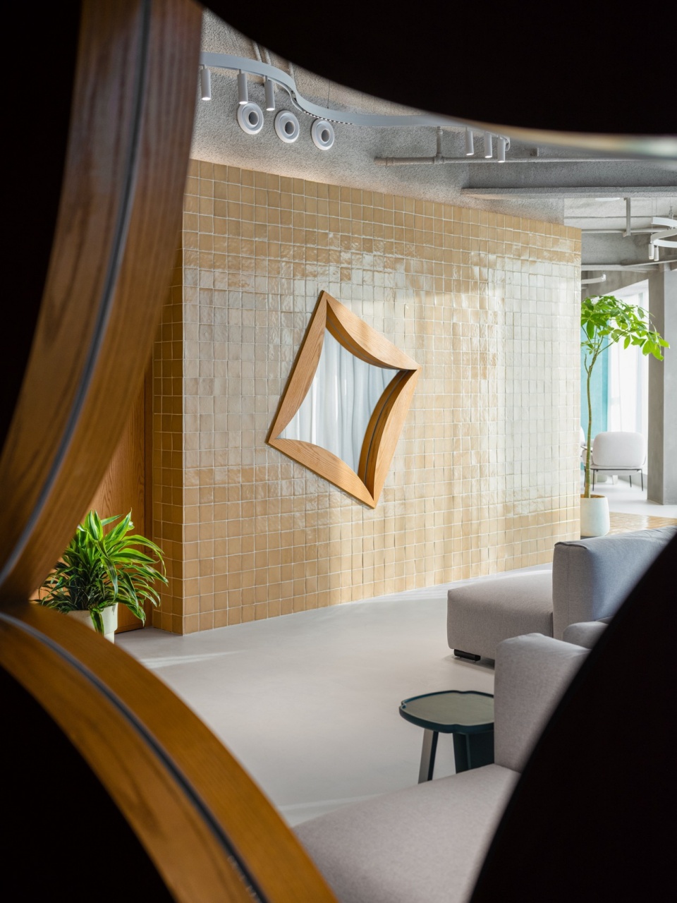 诹 Wan Qianshana clinic by studio yo u