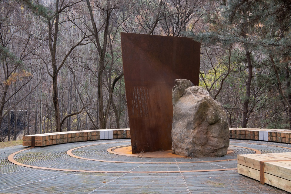 king kong monument by atelier scale