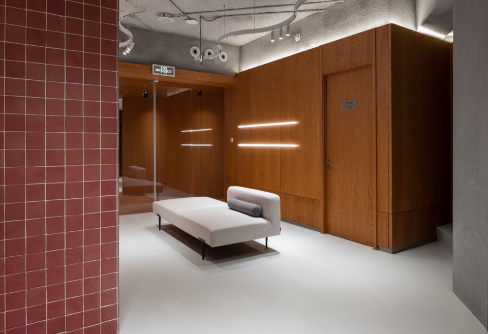 诹 Wan Qianshana clinic by studio yo u