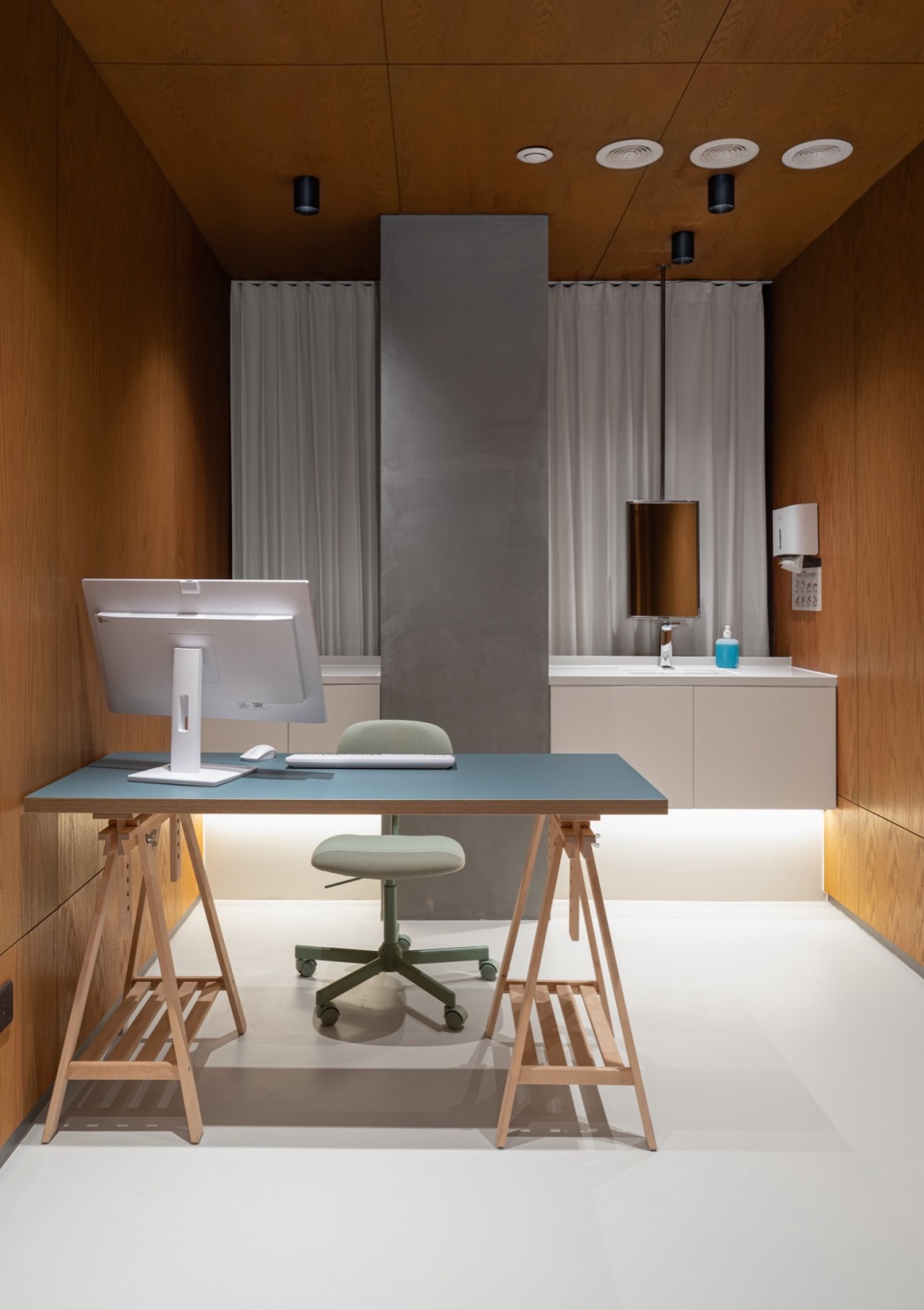 诹 Wan Qianshana clinic by studio yo u