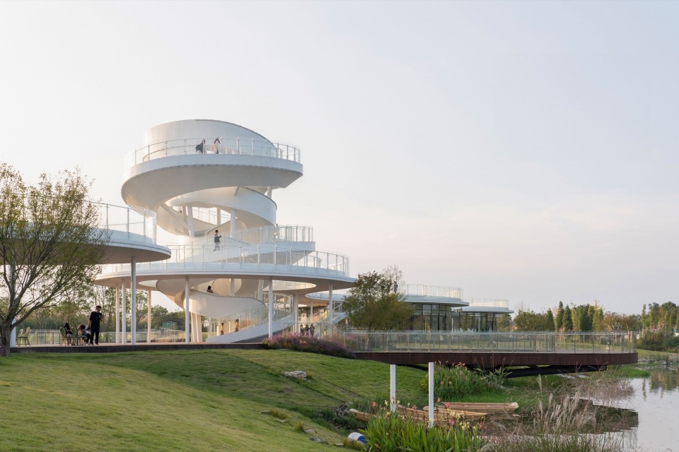Lujiatan Wetland Park Commercial Service Center