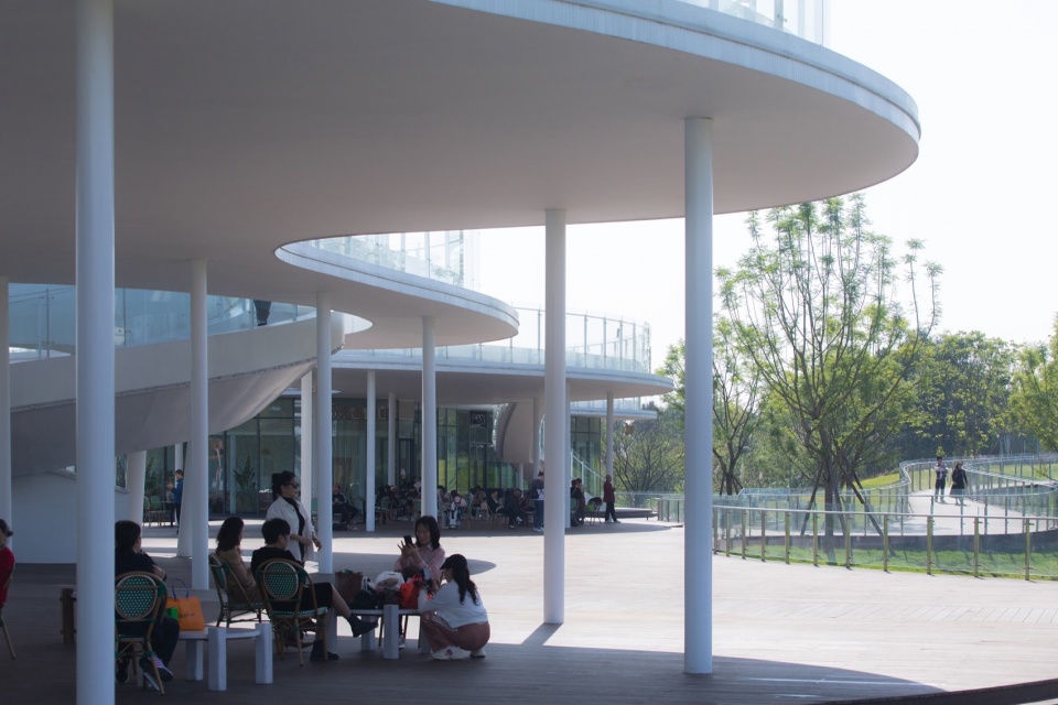 Lujiatan Wetland Park Commercial Service Center
