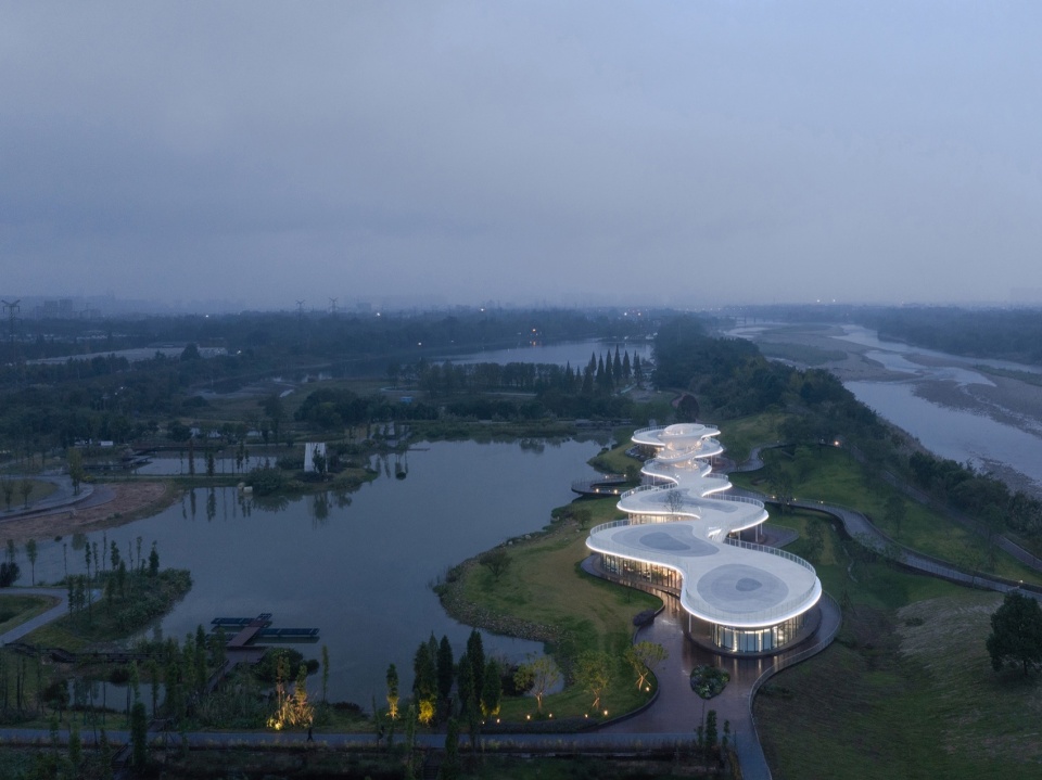 Lujiatan Wetland Park Commercial Service Center