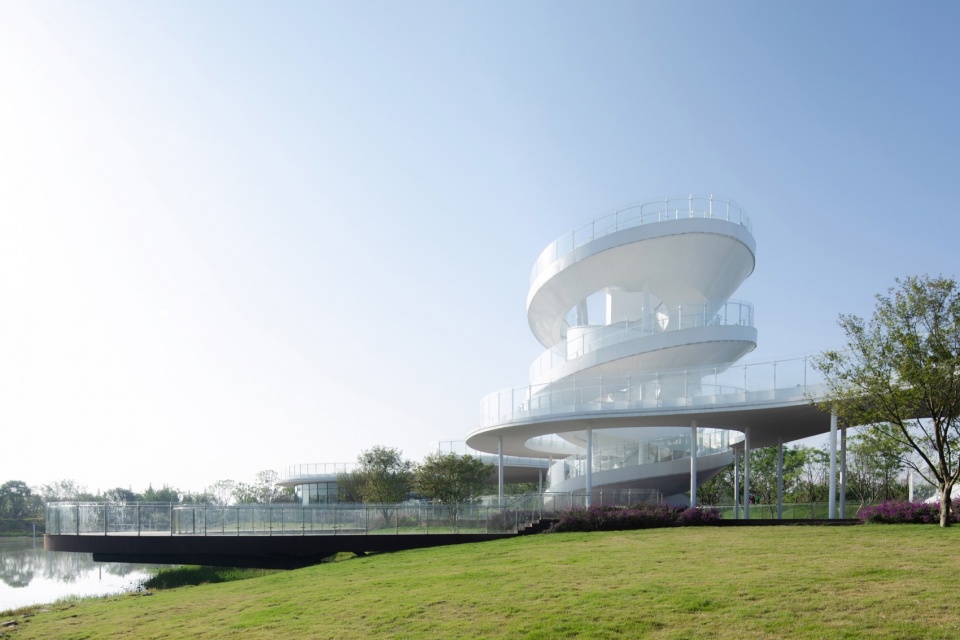 Lujiatan Wetland Park Commercial Service Center