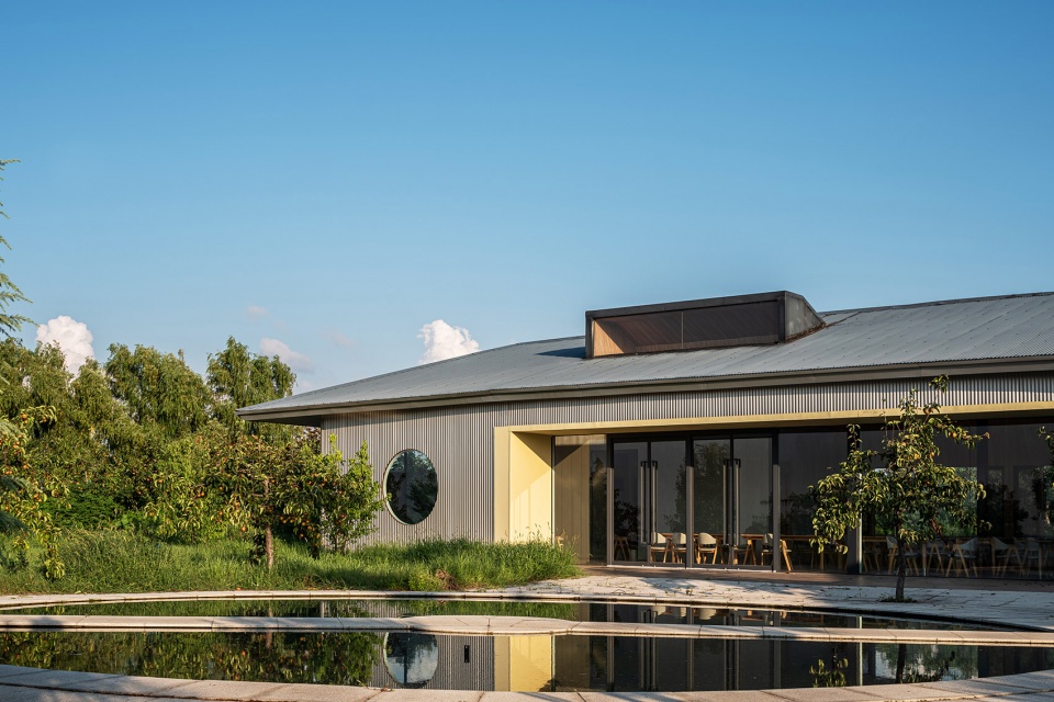 lakeside countryside homestay by menjue architects
