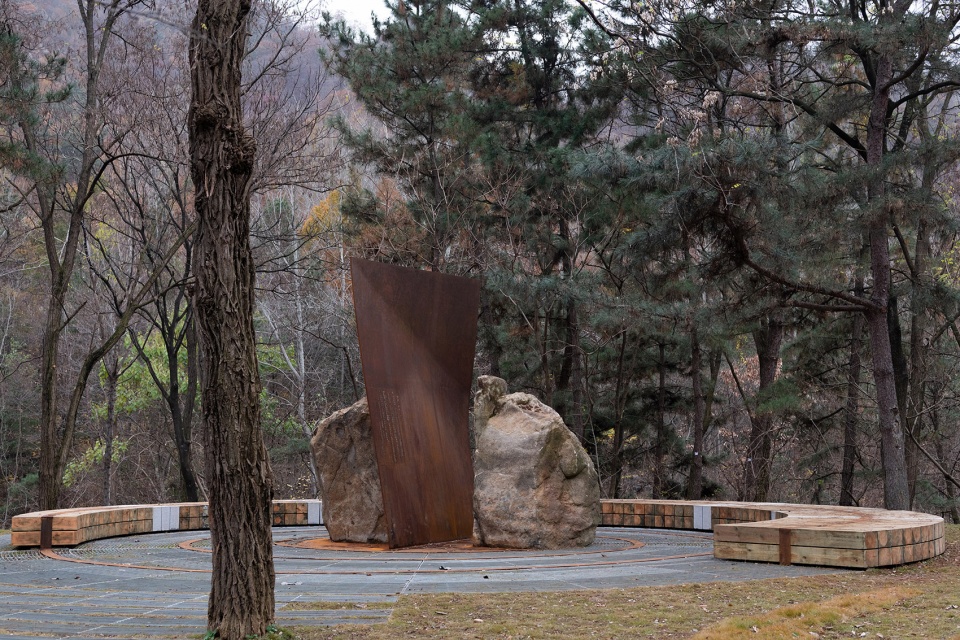 king kong monument by atelier scale
