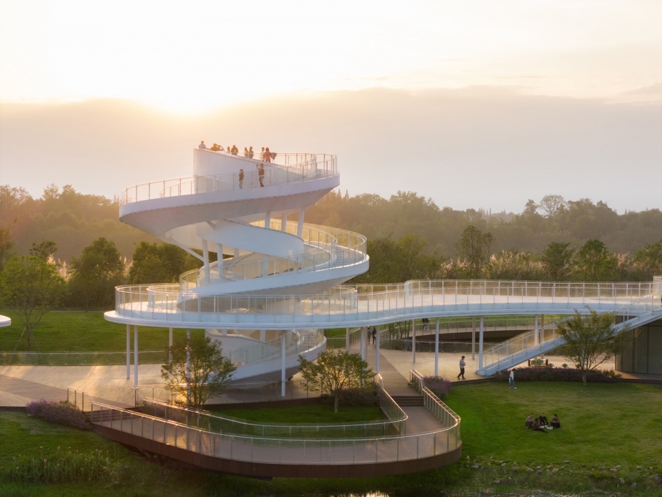 Lujiatan Wetland Park Commercial Service Center
