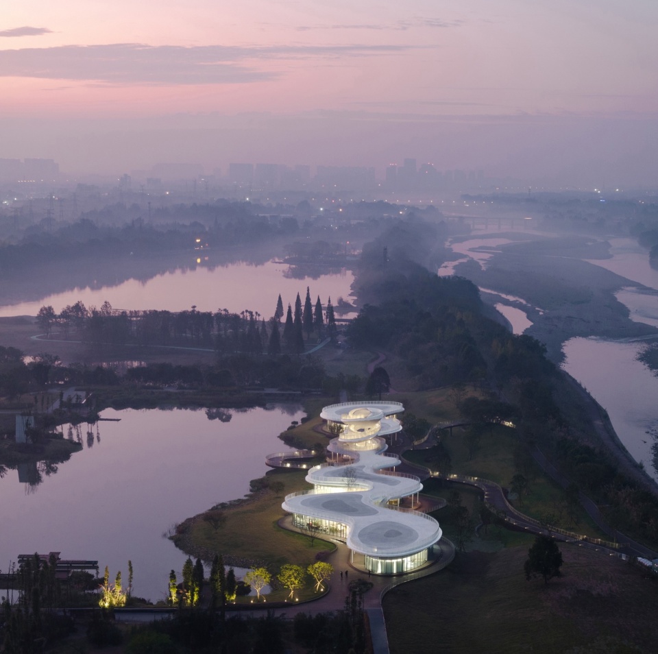 Lujiatan Wetland Park Commercial Service Center