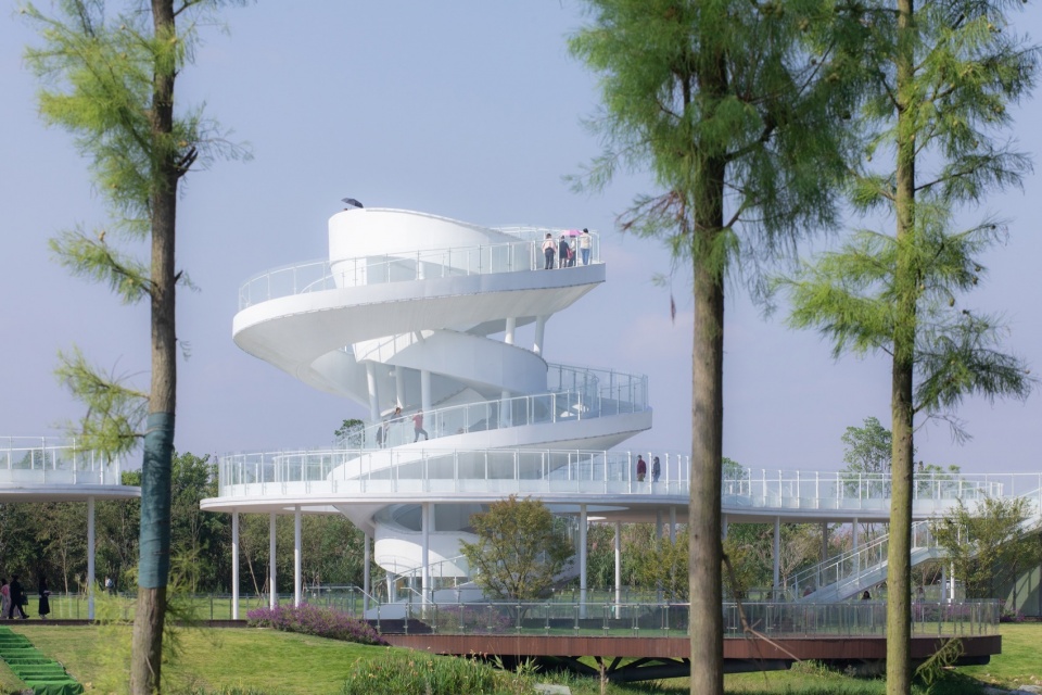 Lujiatan Wetland Park Commercial Service Center