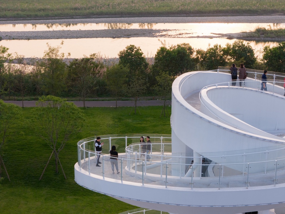 Lujiatan Wetland Park Commercial Service Center