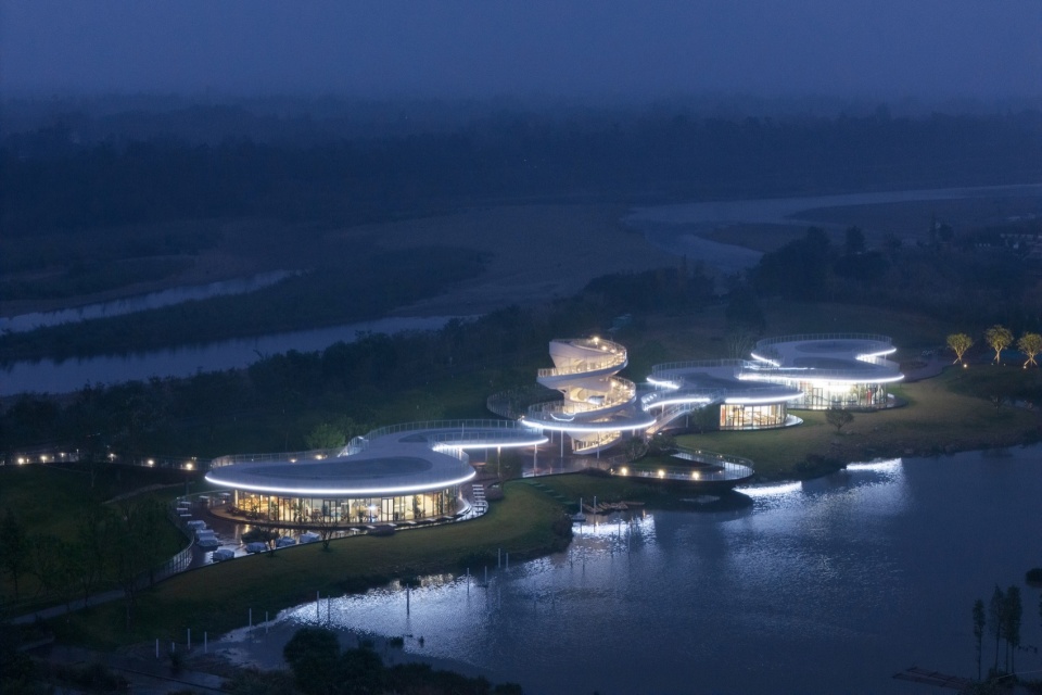 Lujiatan Wetland Park Commercial Service Center