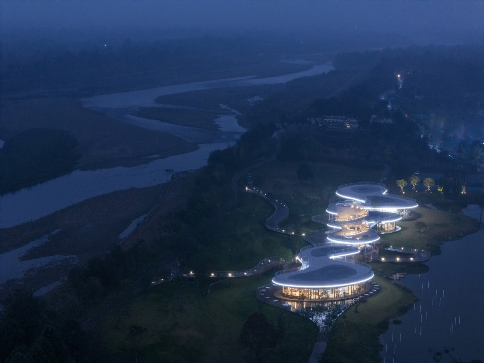 Lujiatan Wetland Park Commercial Service Center