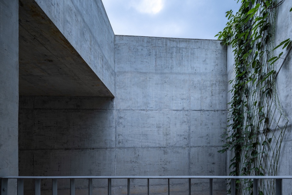 内庭©直译 house shiyangshan no 1