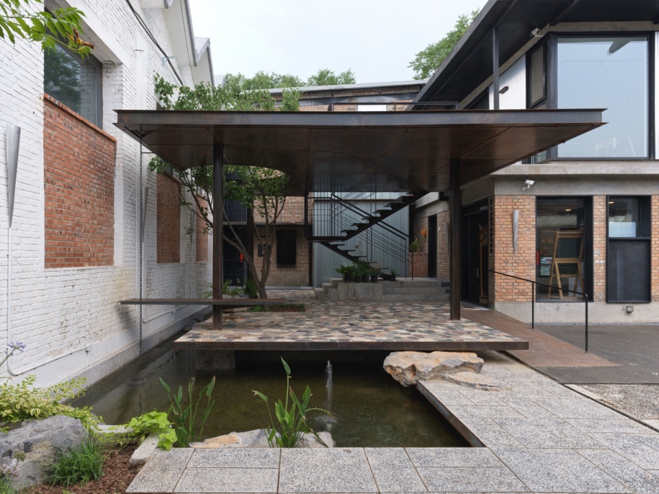 Concrete Screen Courtyard of Wind H Art Center 751 Phase 2 Phase 3 by Jin Qiuye Studio