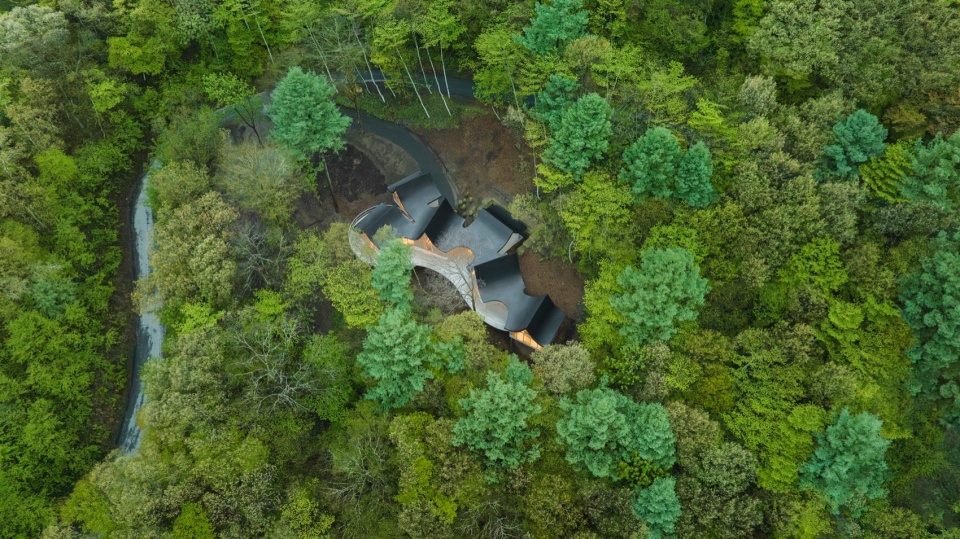 hand in hand house by nendo