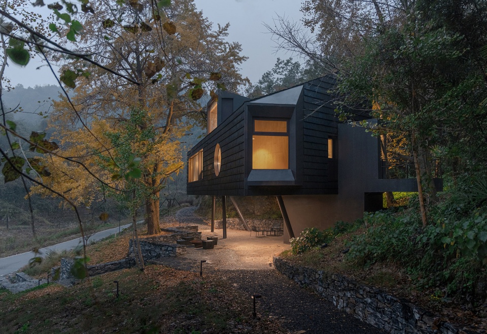 the treehouse mask in the forest by moguang studio