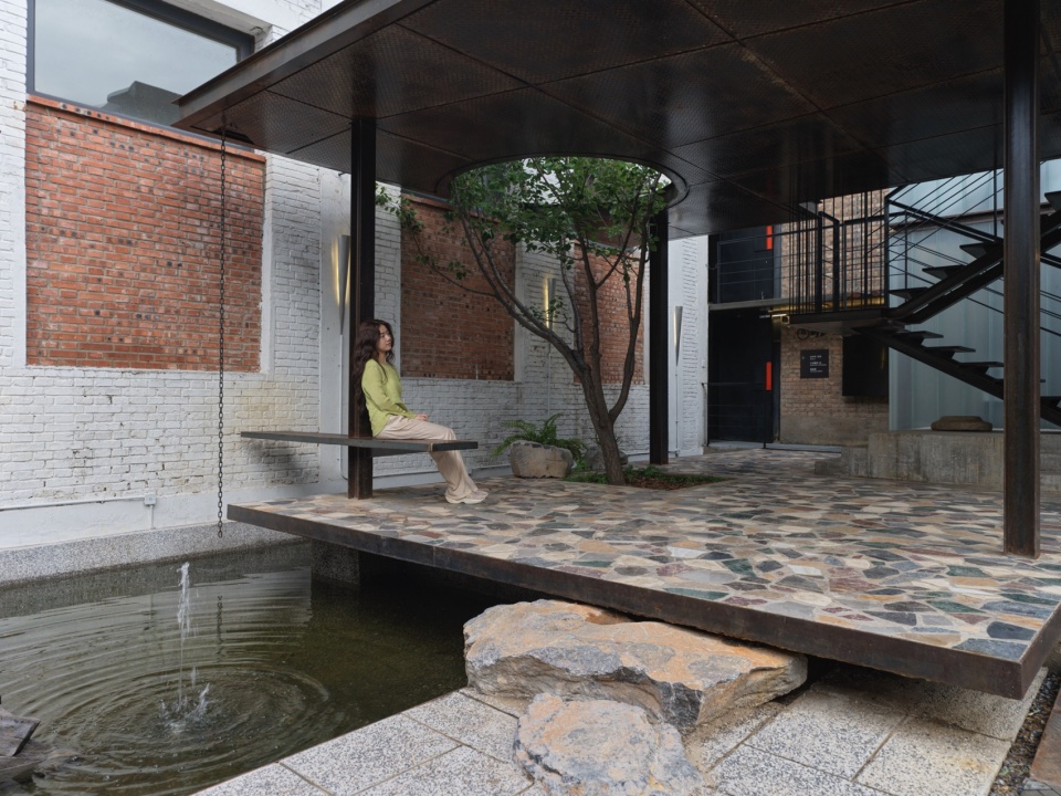Concrete Screen Courtyard of Wind H Art Center 751 Phase 2 Phase 3 by Jin Qiuye Studio