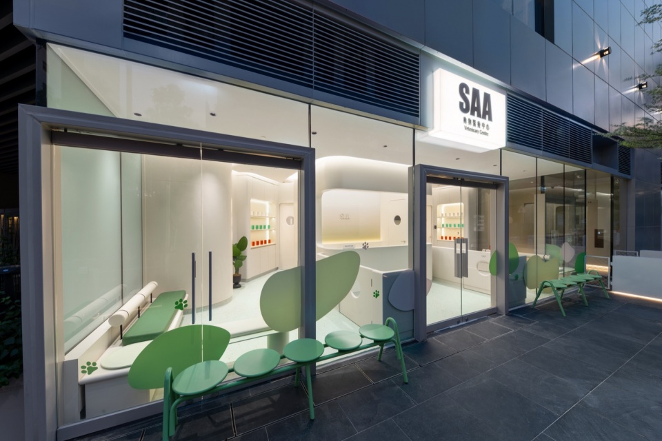 Hong Kong SAA Veterinary Centre by Karv One Design