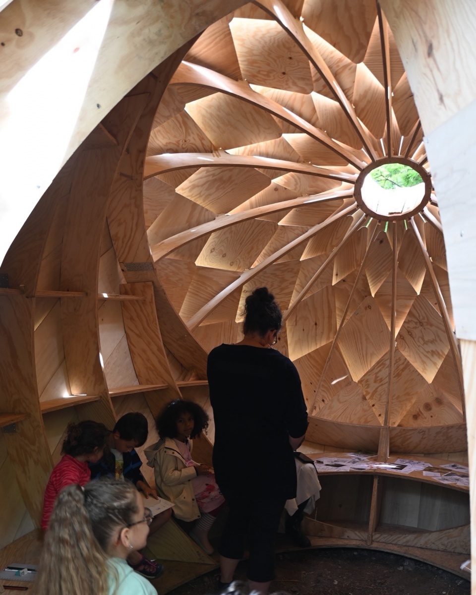 le monde dans un gland by lfz studio