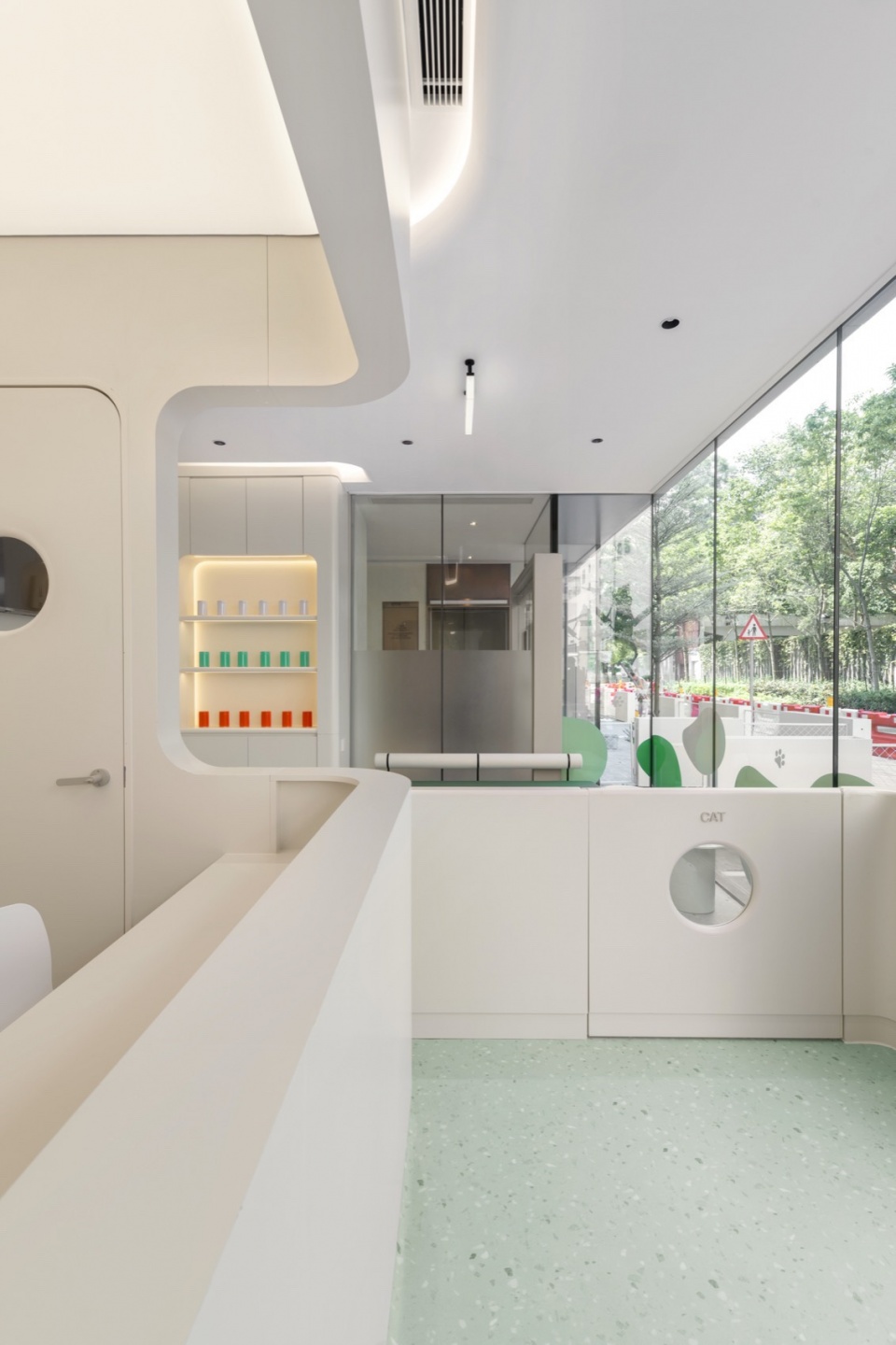 Hong Kong SAA Veterinary Centre by Karv One Design