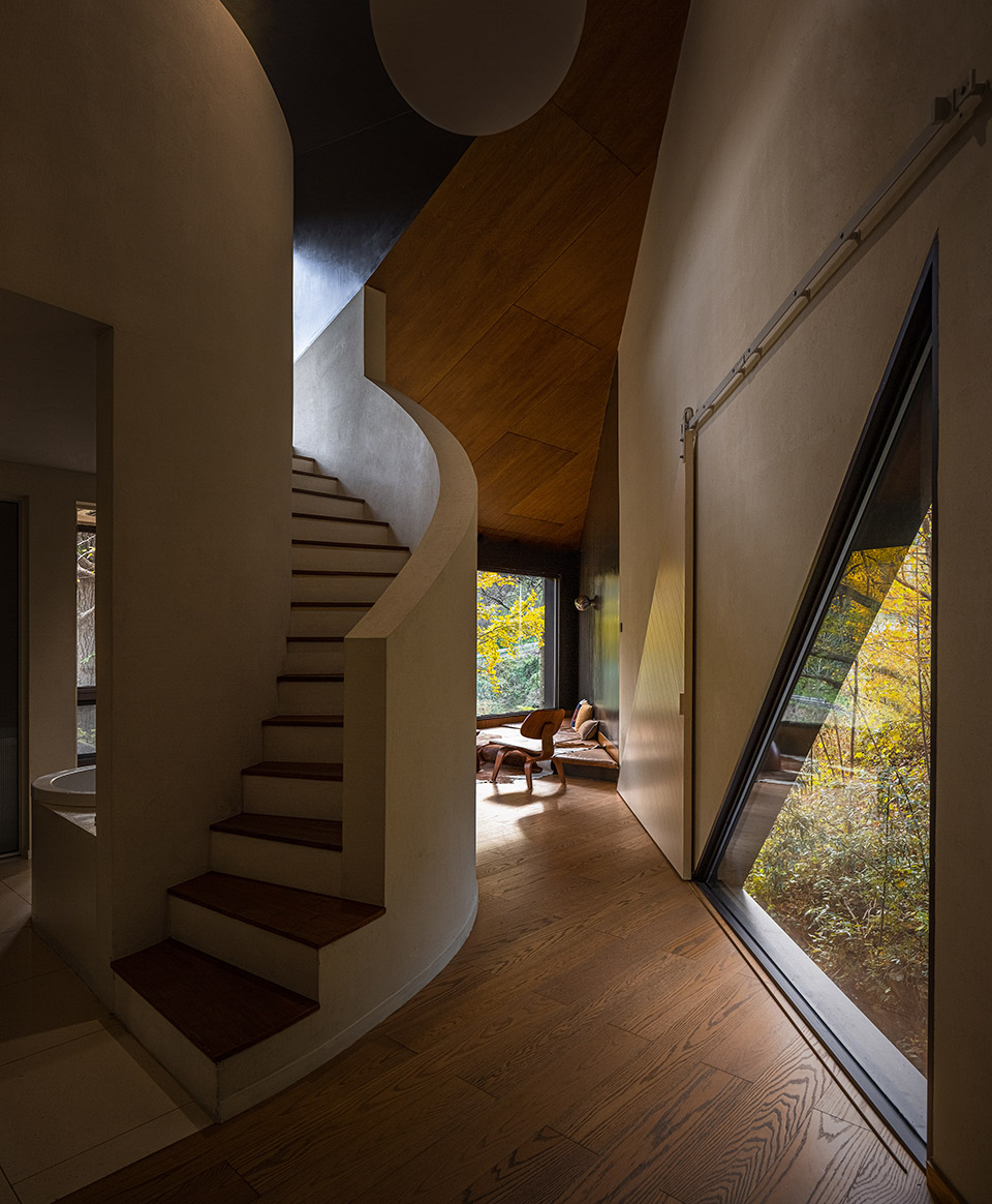 the treehouse mask in the forest by moguang studio