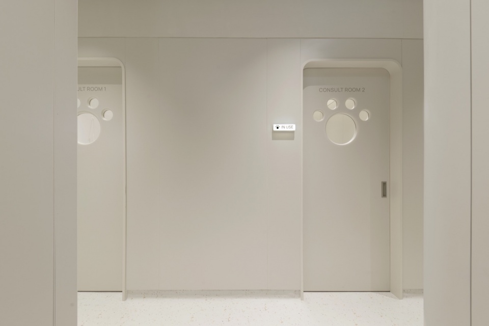 Hong Kong SAA Veterinary Centre by Karv One Design