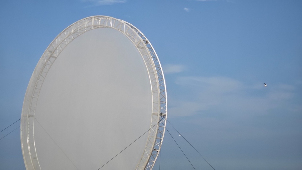 r10 halo installtion by aml design studio