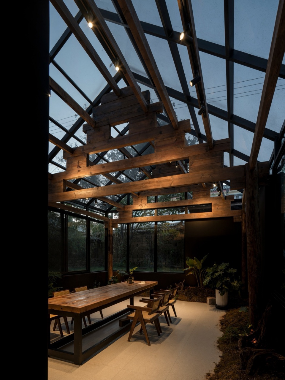 The Deep Green Hostel