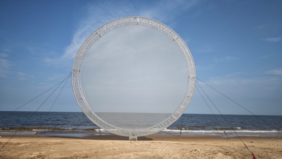 r10 halo installtion by aml design studio