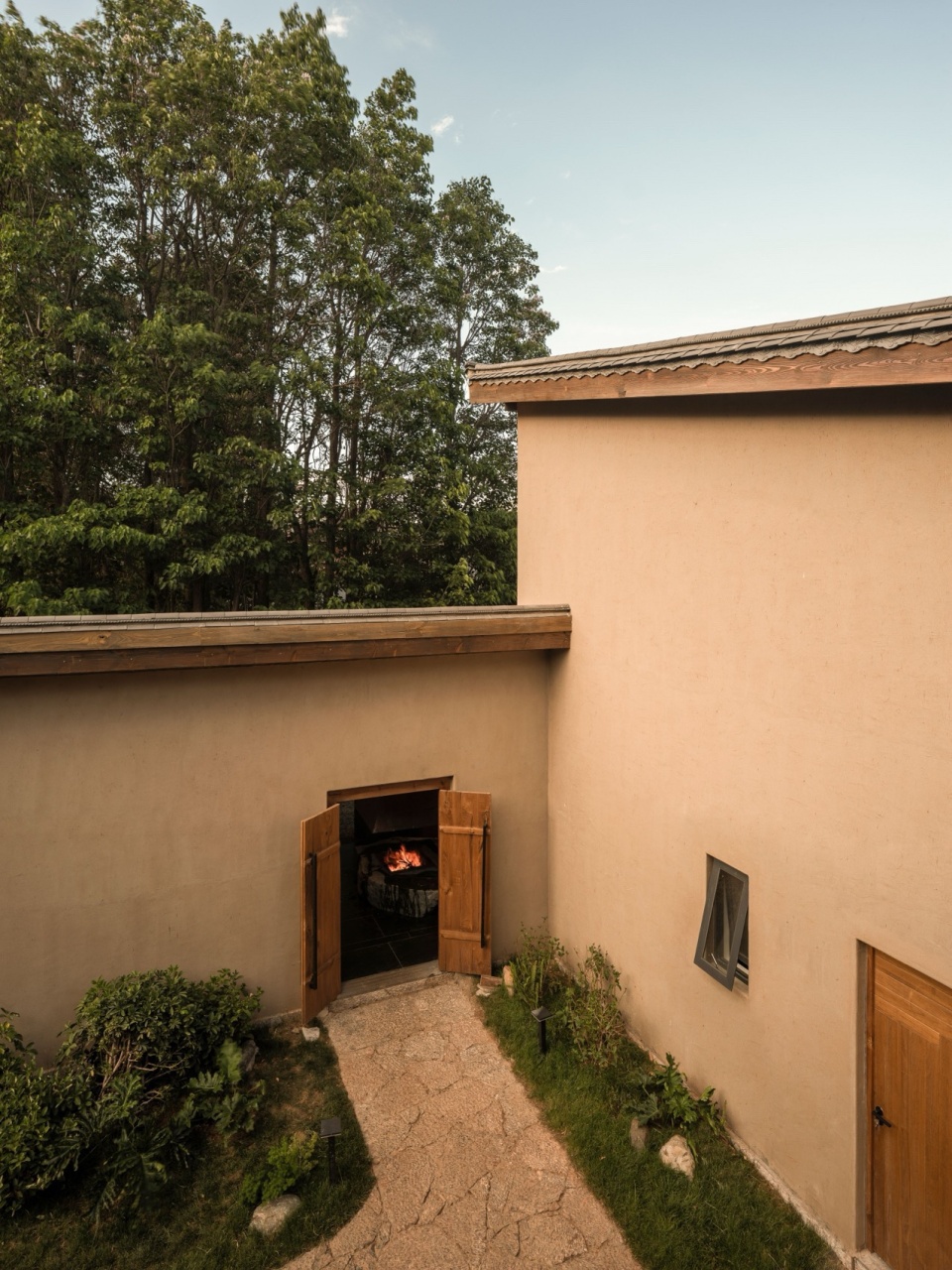 The Deep Green Hostel