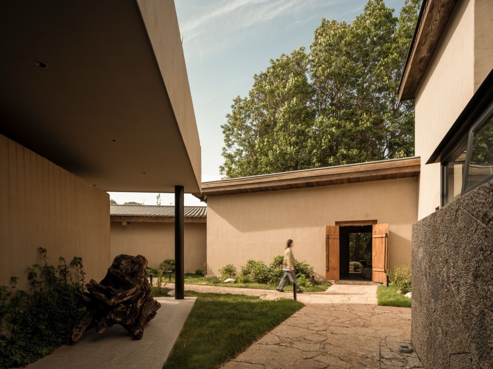 The Deep Green Hostel