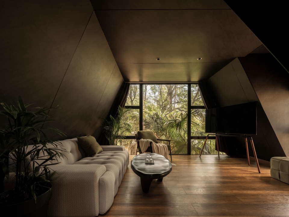 The Deep Green Hostel
