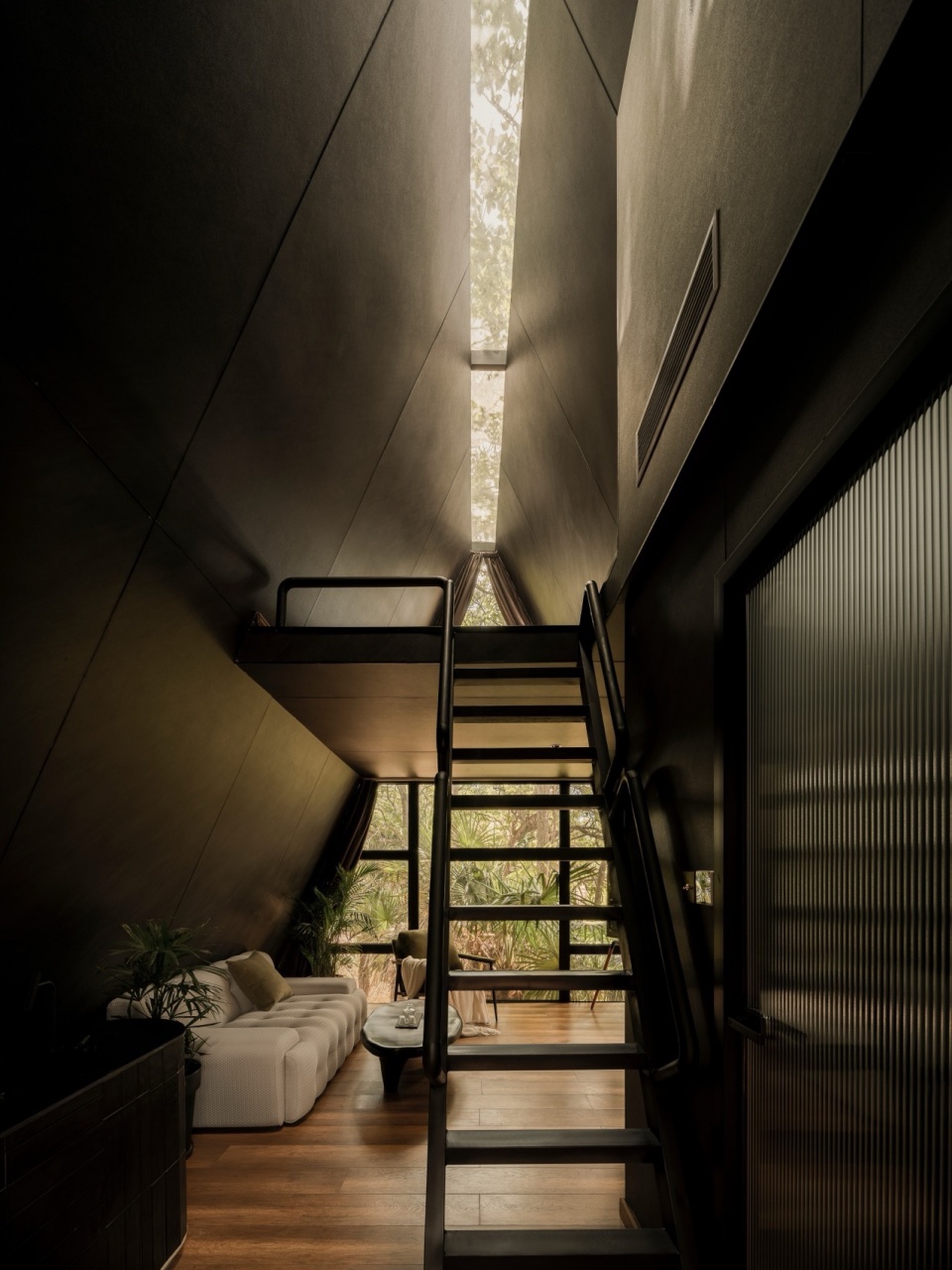 The Deep Green Hostel