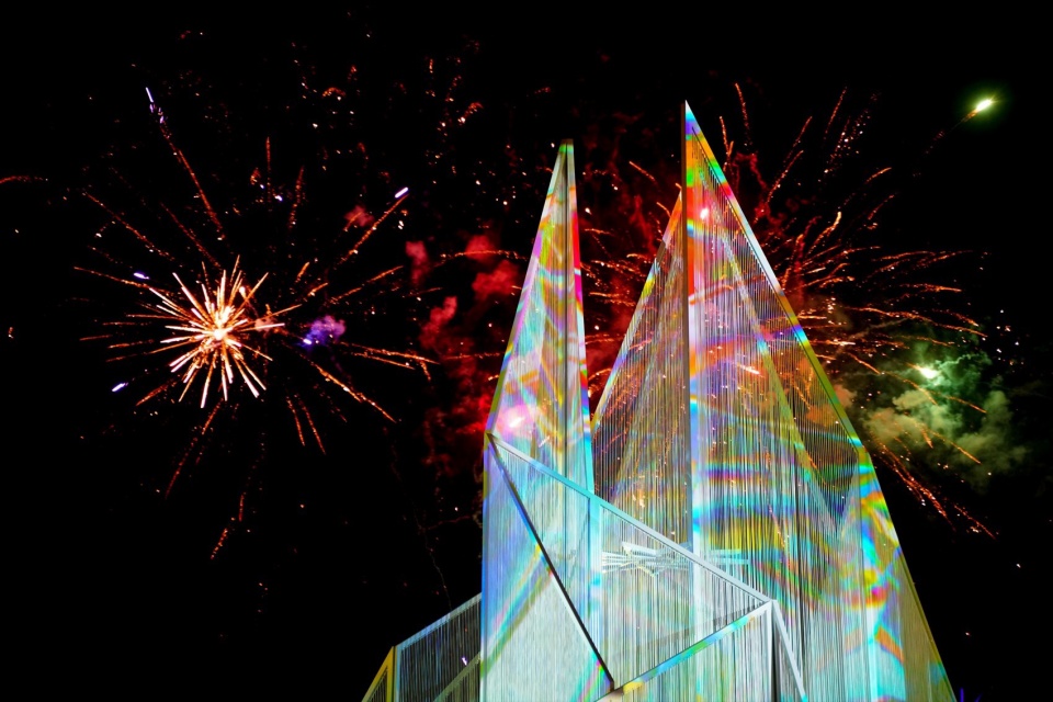 ©space10 ice lake art installation the white flame by space10